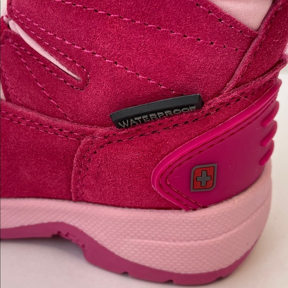 NWT Swiss Tech Bright Pink Kids Winter Boots with White Faux-Fur Cuff.  Size 8. - Picture 5 of 7
